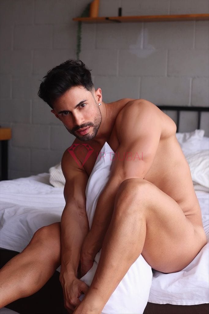 Enzo, 29, Latina, in DIFC, Dubai, from AED 2,600 an hour, speaks Spanish and Portuguese — photo 6 of 28