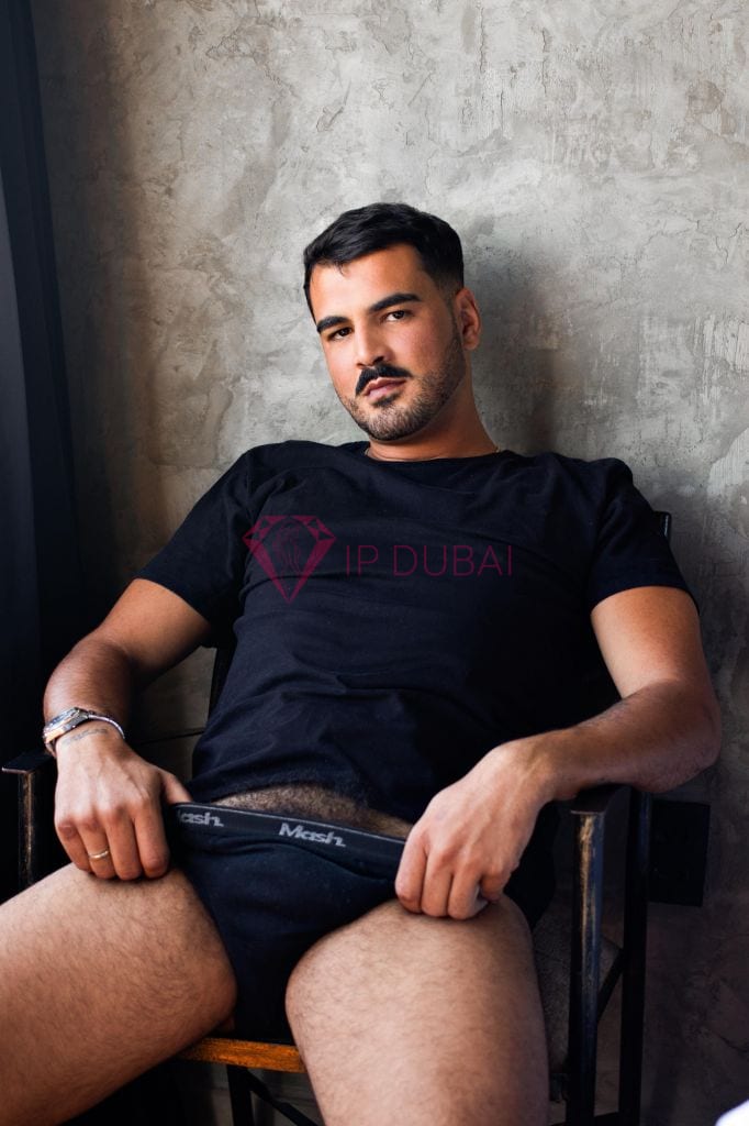 Andres, 28, Latina, in Al Khalidiyah, Abu Dhabi, from AED 8,800 an hour, speaks Spanish and Portuguese — photo 4 of 5