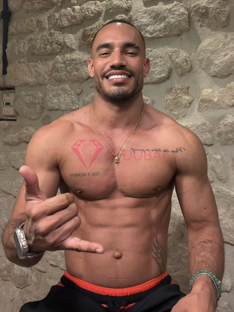 Lucas, 26, Latina, in Mussafah, Abu Dhabi, from AED 12,400 an hour, speaks Spanish and Portuguese — photo 18 of 71
