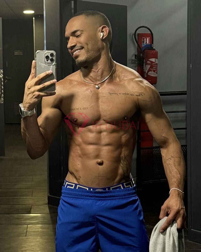 Lucas, 26, Latina, in Mussafah, Abu Dhabi, from AED 12,400 an hour, speaks Spanish and Portuguese — photo 41 of 71