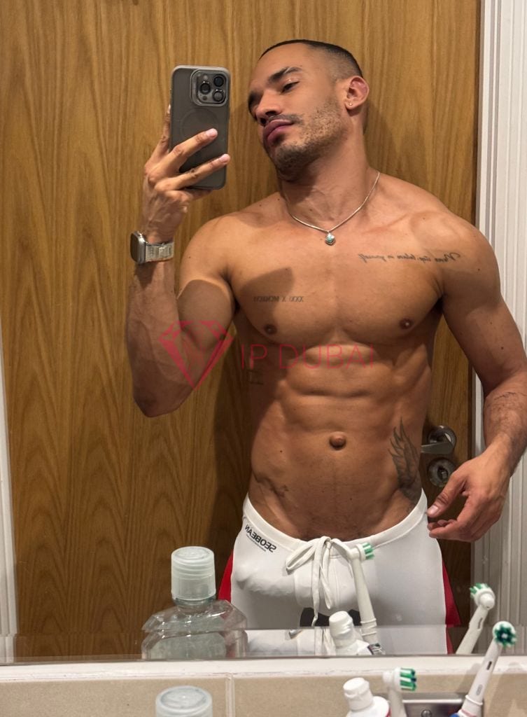 Lucas, 26, Latina, in Mussafah, Abu Dhabi, from AED 12,400 an hour, speaks Spanish and Portuguese — photo 48 of 71