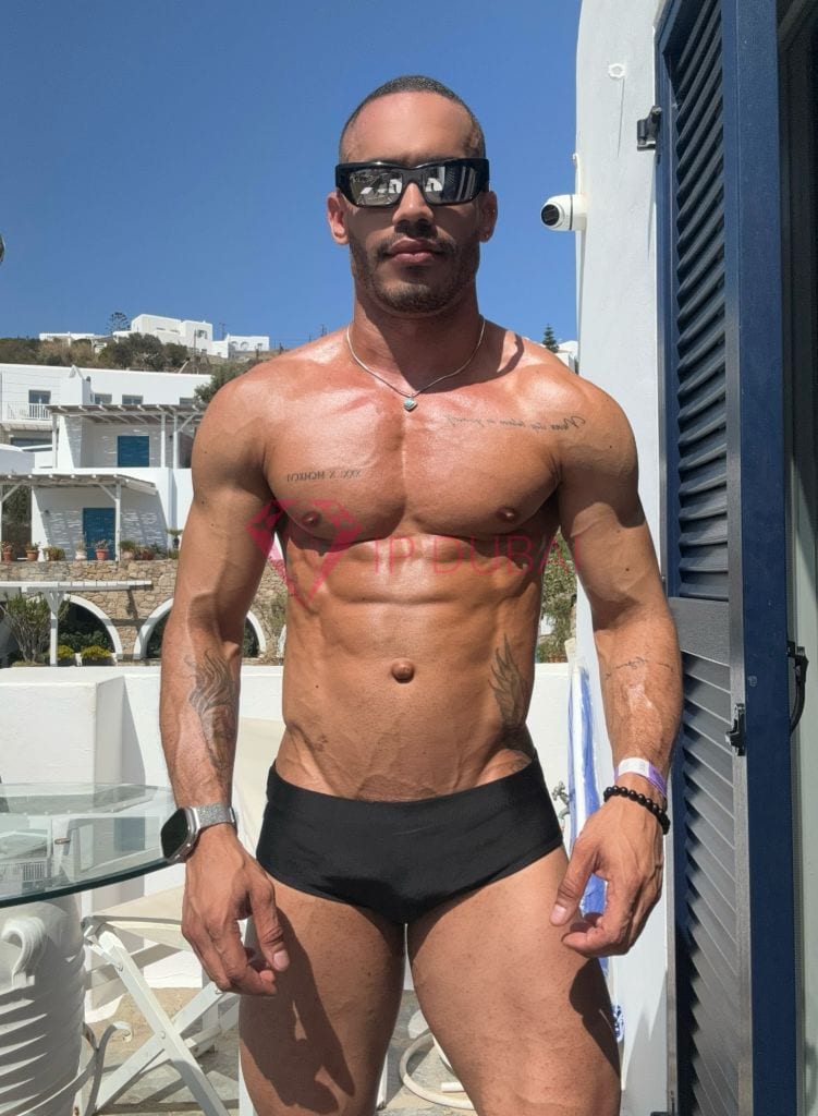 Lucas, 26, Latina, in Mussafah, Abu Dhabi, from AED 12,400 an hour, speaks Spanish and Portuguese — photo 61 of 71