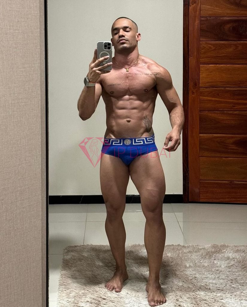 Lucas, 26, Latina, in Mussafah, Abu Dhabi, from AED 12,400 an hour, speaks Spanish and Portuguese — photo 65 of 71