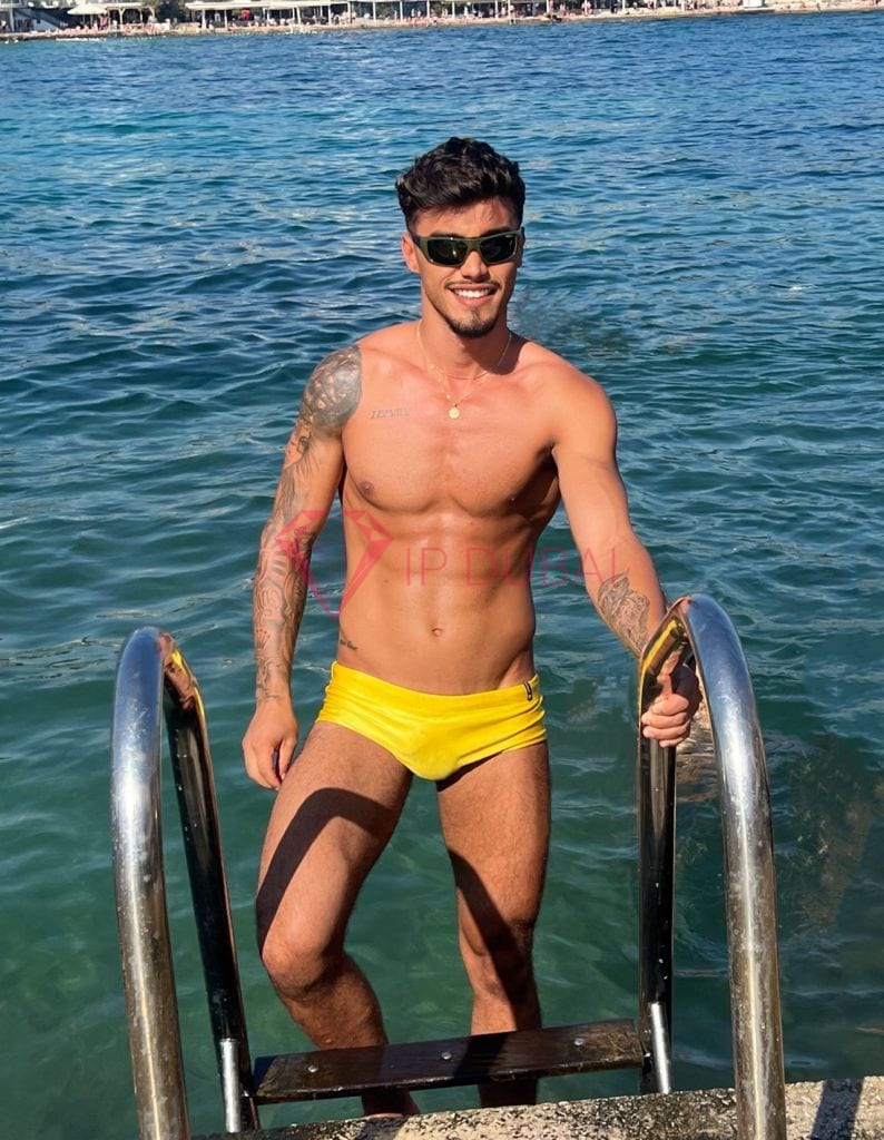 Camilo, 24, Latina, in Downtown, Dubai, from AED 2,500 an hour, speaks Spanish and Portuguese — photo 11 of 37