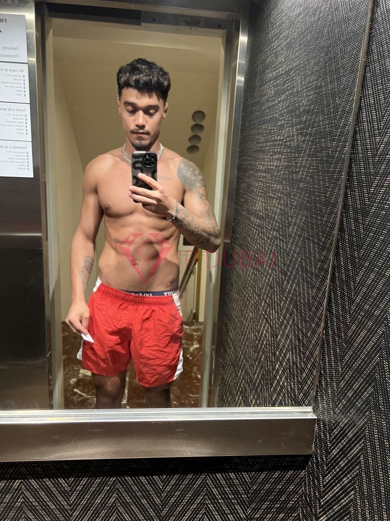 Camilo, 24, Latina, in Downtown, Dubai, from AED 2,500 an hour, speaks Spanish and Portuguese — photo 5 of 37