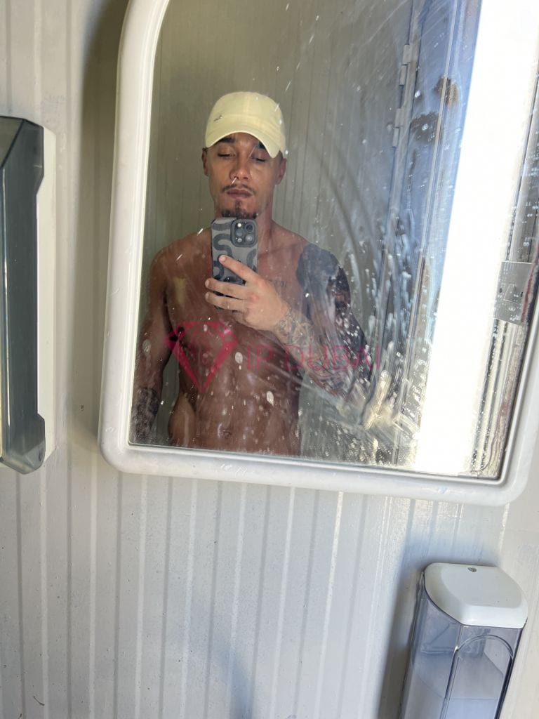 Camilo, 24, Latina, in Downtown, Dubai, from AED 2,500 an hour, speaks Spanish and Portuguese — photo 6 of 37