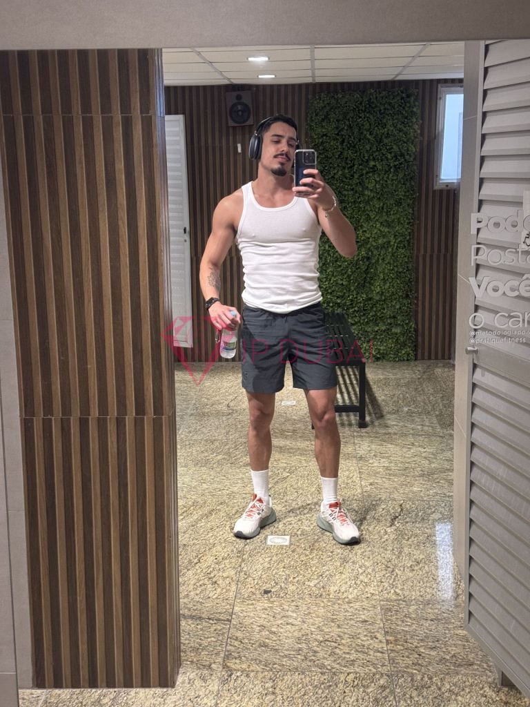 Emiliano, 28, Latina, in Al Qasimia, Sharjah, from AED 2,650 an hour, speaks Spanish and Portuguese — photo 11 of 30