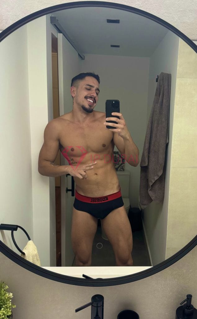 Emiliano, 28, Latina, in Al Qasimia, Sharjah, from AED 2,650 an hour, speaks Spanish and Portuguese — photo 17 of 30