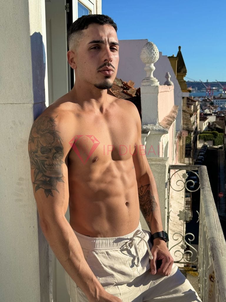 Emiliano, 28, Latina, in Al Qasimia, Sharjah, from AED 2,650 an hour, speaks Spanish and Portuguese — photo 21 of 30