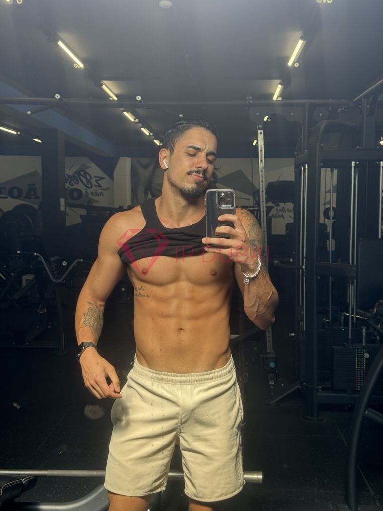 Emiliano, 28, Latina, in Al Qasimia, Sharjah, from AED 2,650 an hour, speaks Spanish and Portuguese — photo 7 of 30