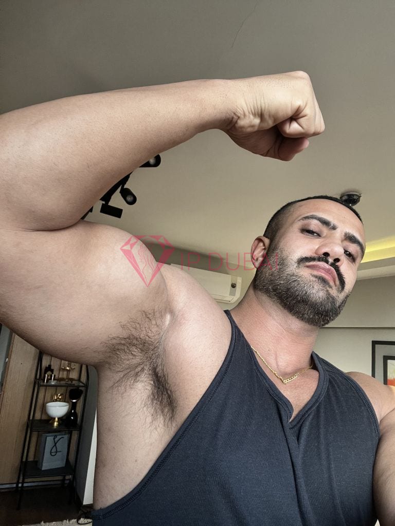 Julian, 24, European, in Deira, Dubai, from AED 2,650 an hour, speaks English and French — photo 10 of 16