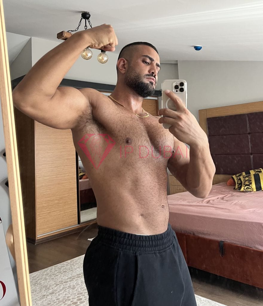 Julian, 24, European, in Deira, Dubai, from AED 2,650 an hour, speaks English and French — photo 7 of 16