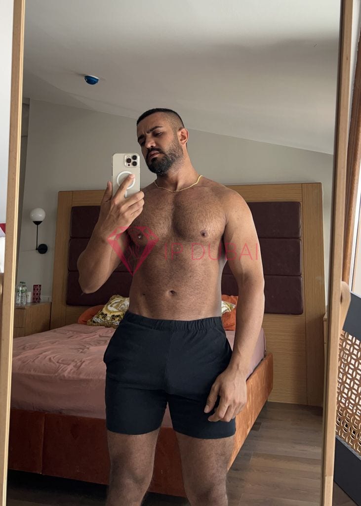 Julian, 24, European, in Deira, Dubai, from AED 2,650 an hour, speaks English and French — photo 9 of 16