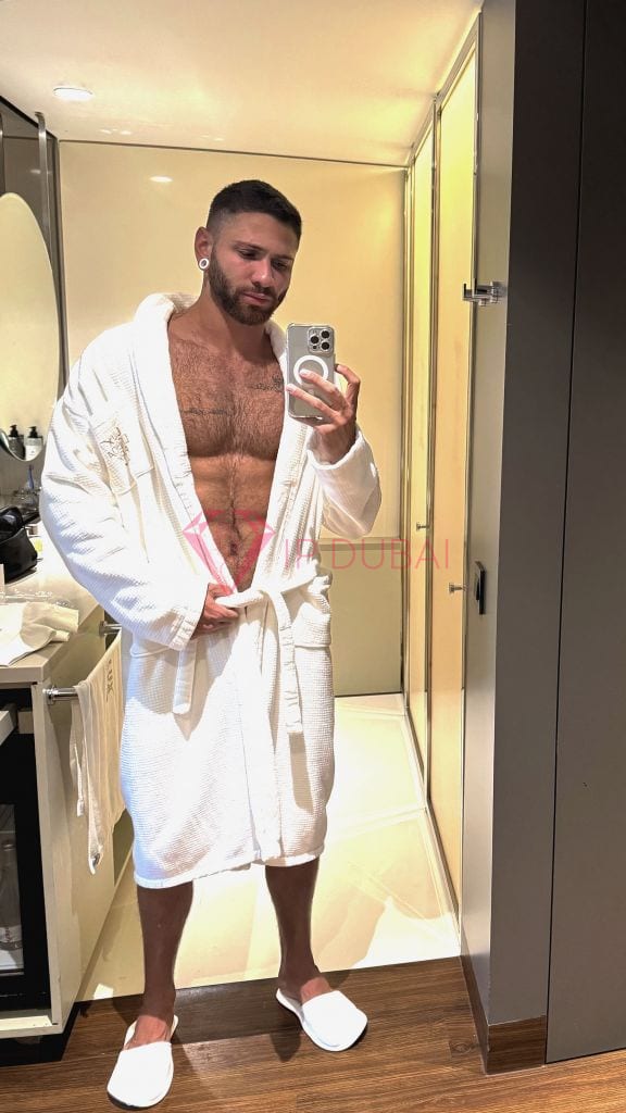 Lucas, 28, Latina, in Deira, Dubai, from AED 13,500 an hour, speaks Spanish and Portuguese — photo 27 of 36