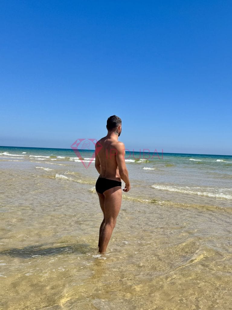 Lucas, 28, Latina, in Deira, Dubai, from AED 13,500 an hour, speaks Spanish and Portuguese — photo 28 of 36
