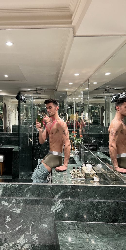 Felipe, 25, Latina, in DIFC, Dubai, from AED 2,200 an hour, speaks Spanish and Portuguese — photo 3 of 8