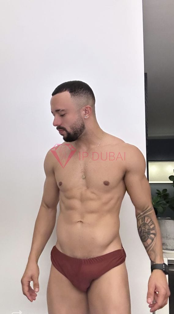 Rodrigo, 28, Latina, in Corniche, Abu Dhabi, from AED 3,000 an hour, speaks Spanish and Portuguese — photo 3 of 8