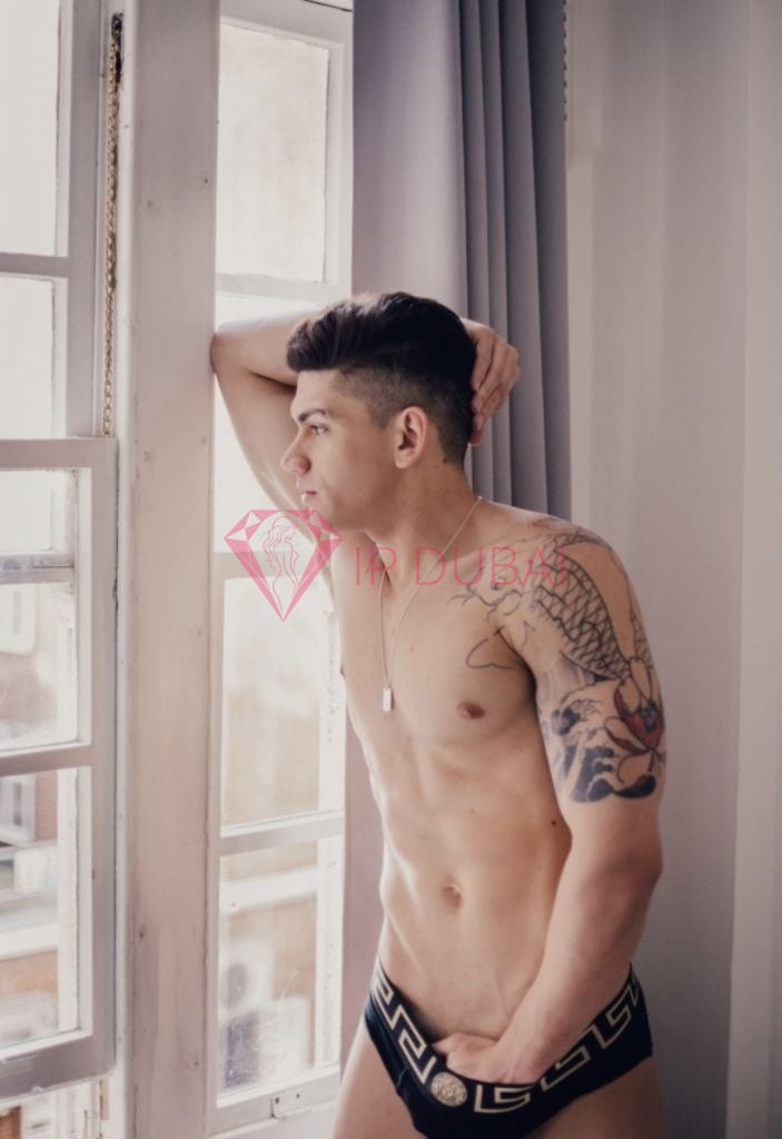 Alejandro, 29, Latina, in Mirdif, Dubai, from AED 2,050 an hour, speaks Spanish and Portuguese — photo 30 of 42