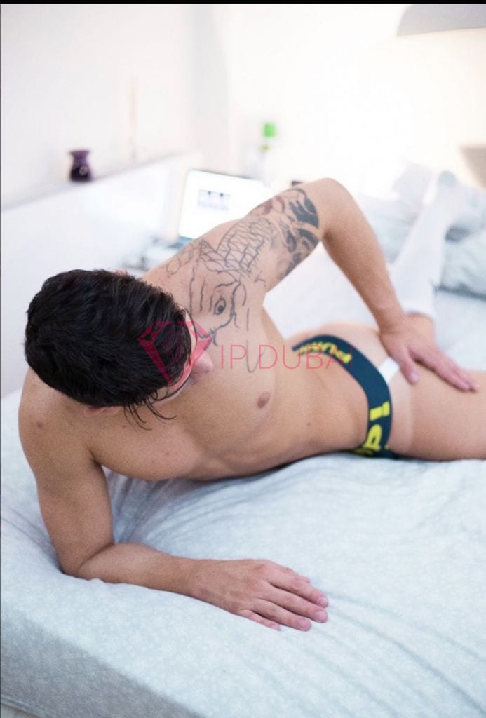 Alejandro, 29, Latina, in Mirdif, Dubai, from AED 2,050 an hour, speaks Spanish and Portuguese — photo 34 of 42