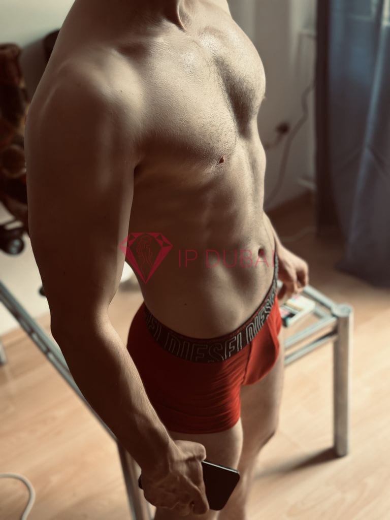 Henrik, 24, European, in DIFC, Dubai, from AED 2,250 an hour, speaks English and French — photo 15 of 18