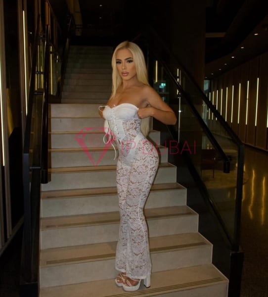 Larissa, 20, Latina, in Deira, Dubai, from AED 2,200 an hour, speaks Spanish and Portuguese — photo 6 of 8