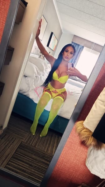 Vanessa, 25, Latina, in TECOM, Dubai, from AED 2,450 an hour, speaks Spanish and Portuguese — photo 8 of 12