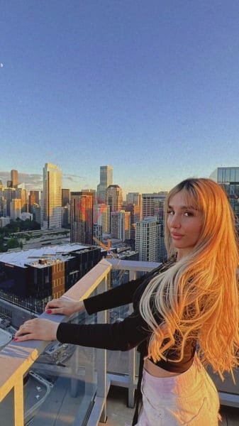Estelle, 21, European, in TECOM, Dubai, from AED 2,450 an hour, speaks English and French — photo 16 of 34