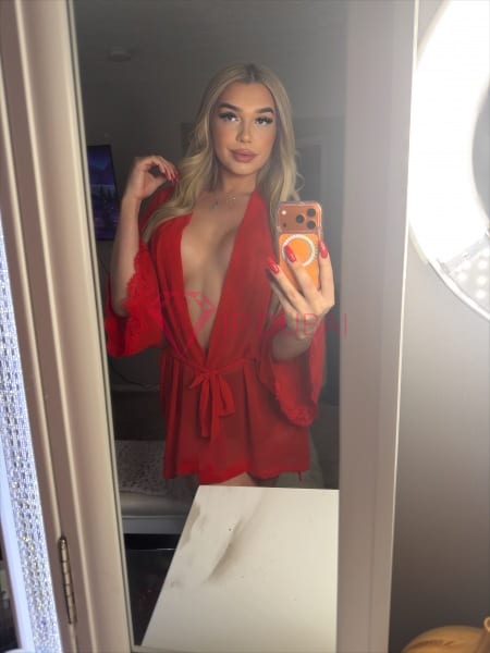 Ximena, 25, Latina, in International City, Dubai, from AED 1,900 an hour, speaks Spanish and Portuguese — photo 11 of 33