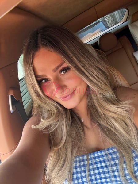 Petra, 22, European, in Khalifa City, Abu Dhabi, from AED 1,800 an hour, speaks English and French — photo 4 of 18