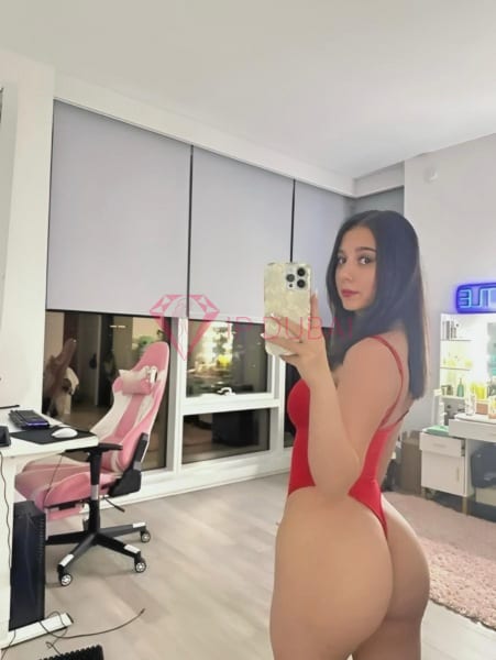 Beatriz, 19, Latina, in Marina, Dubai, from AED 2,350 an hour, speaks Spanish and Portuguese — photo 8 of 9