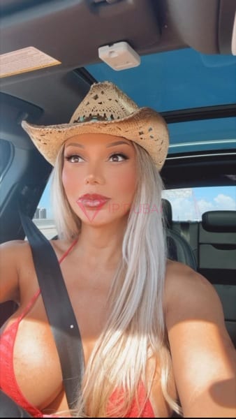 Melissa, 29, Latina, in Downtown, Dubai, from AED 3,000 an hour, speaks Spanish and Portuguese — photo 36 of 38