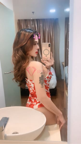 Paola, 22, Latina, in JBR, hourly rate from AED 2,150, incall and outcall, speaks Spanish and Portuguese