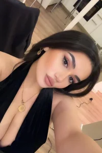 meet escort Huda easy to book