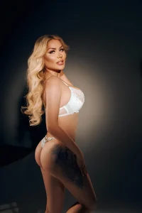meet escort Nastassia premium satisfaction