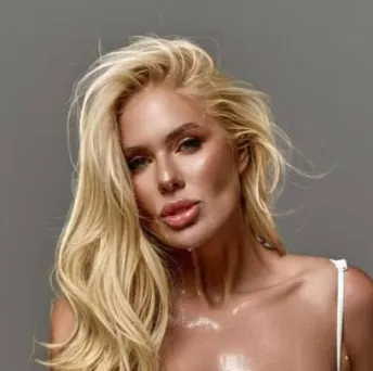 Lara – charming escort private session